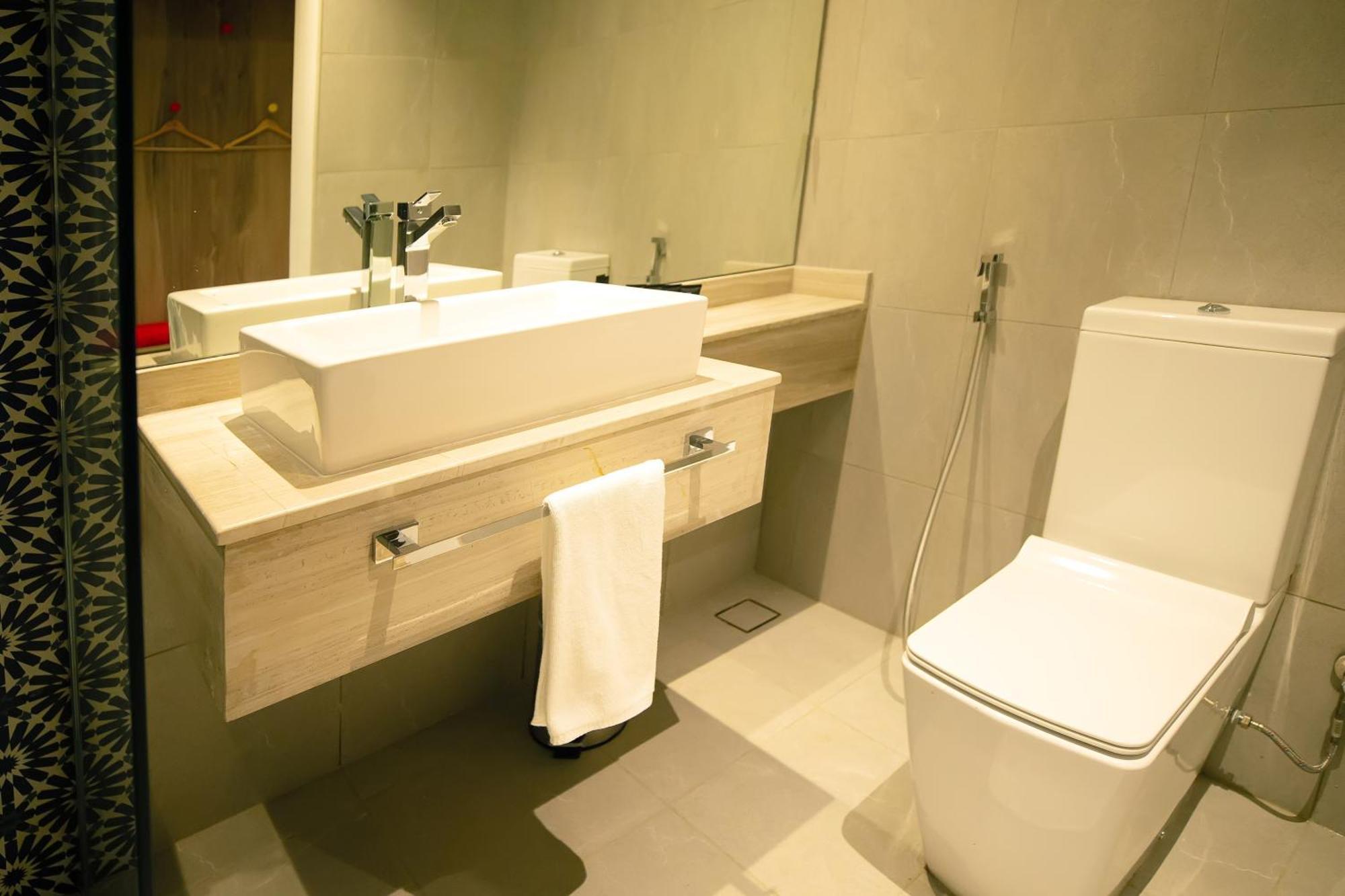 Deluxe Waterfront Room includes F&B